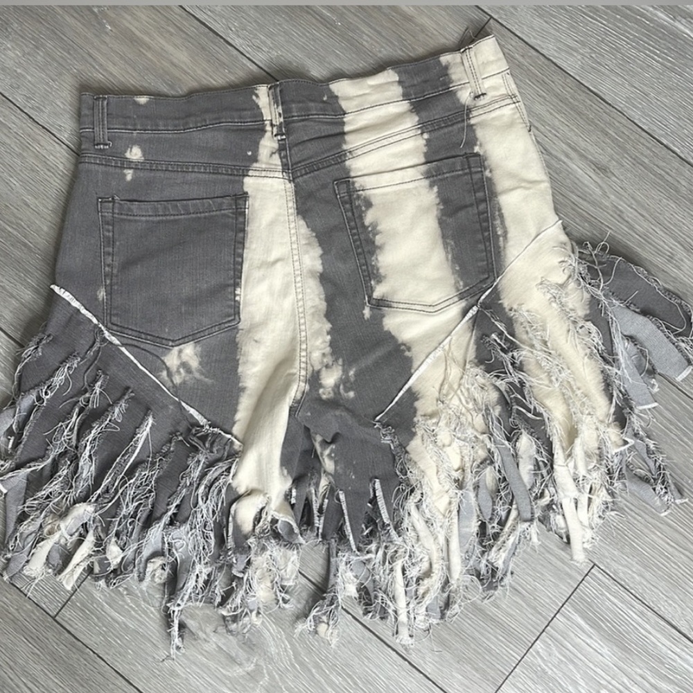 Distressed High Waist Bleach Washed Denim Shorts - Picture 5 of 14
